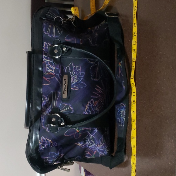 TRACKER Duffel, Gym, Travel Bag, Purple Black. Pristine Condition. Zip Top. - Picture 2 of 13